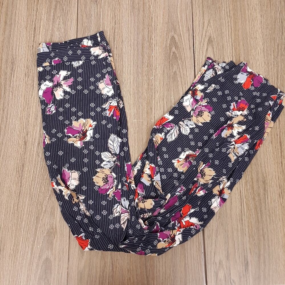 Chelsea28  Navy‎ Floral Pants XS
